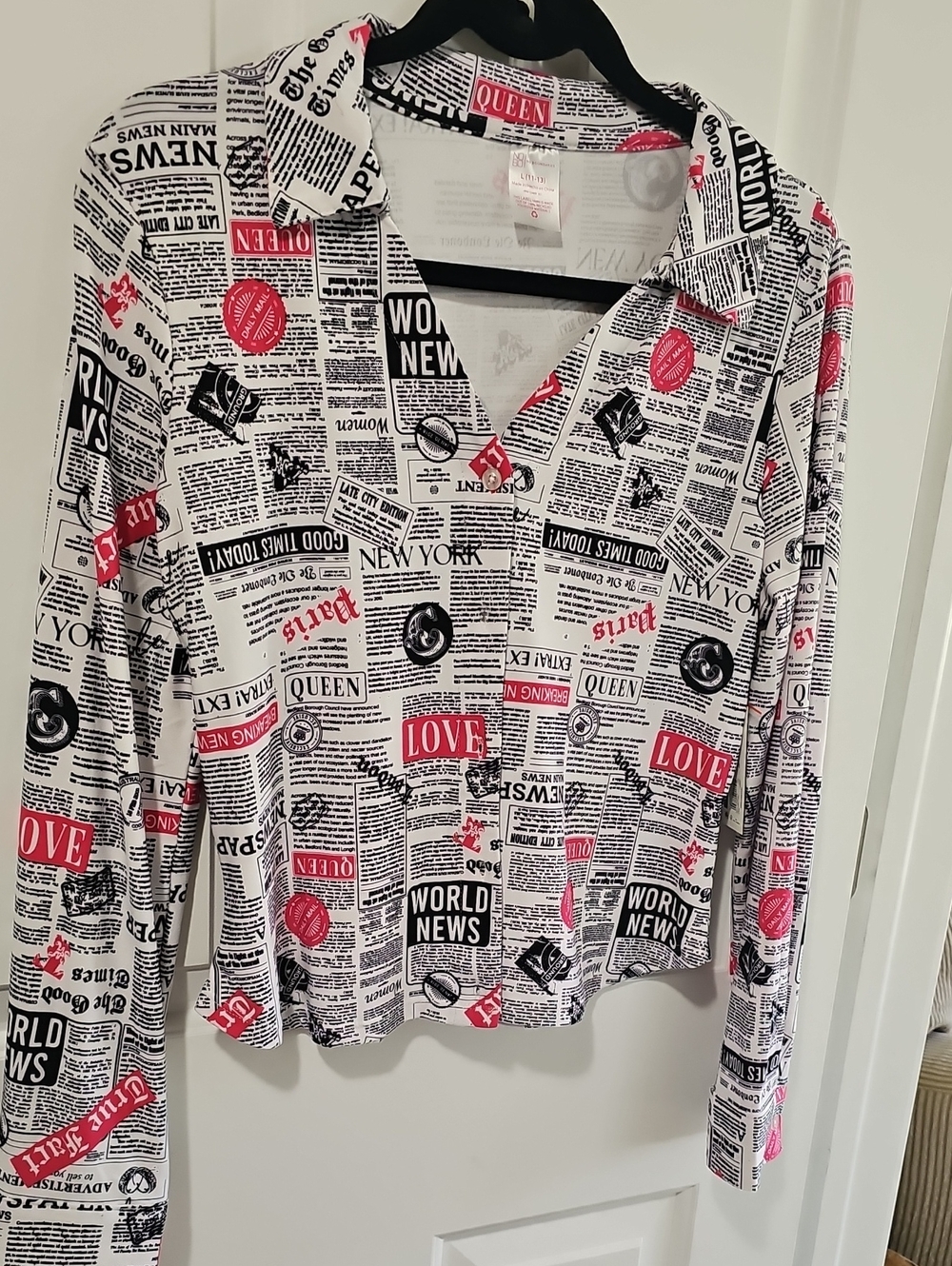 Junior’s Newspaper-Print Button Down Shirt in White and Pink NWT Large